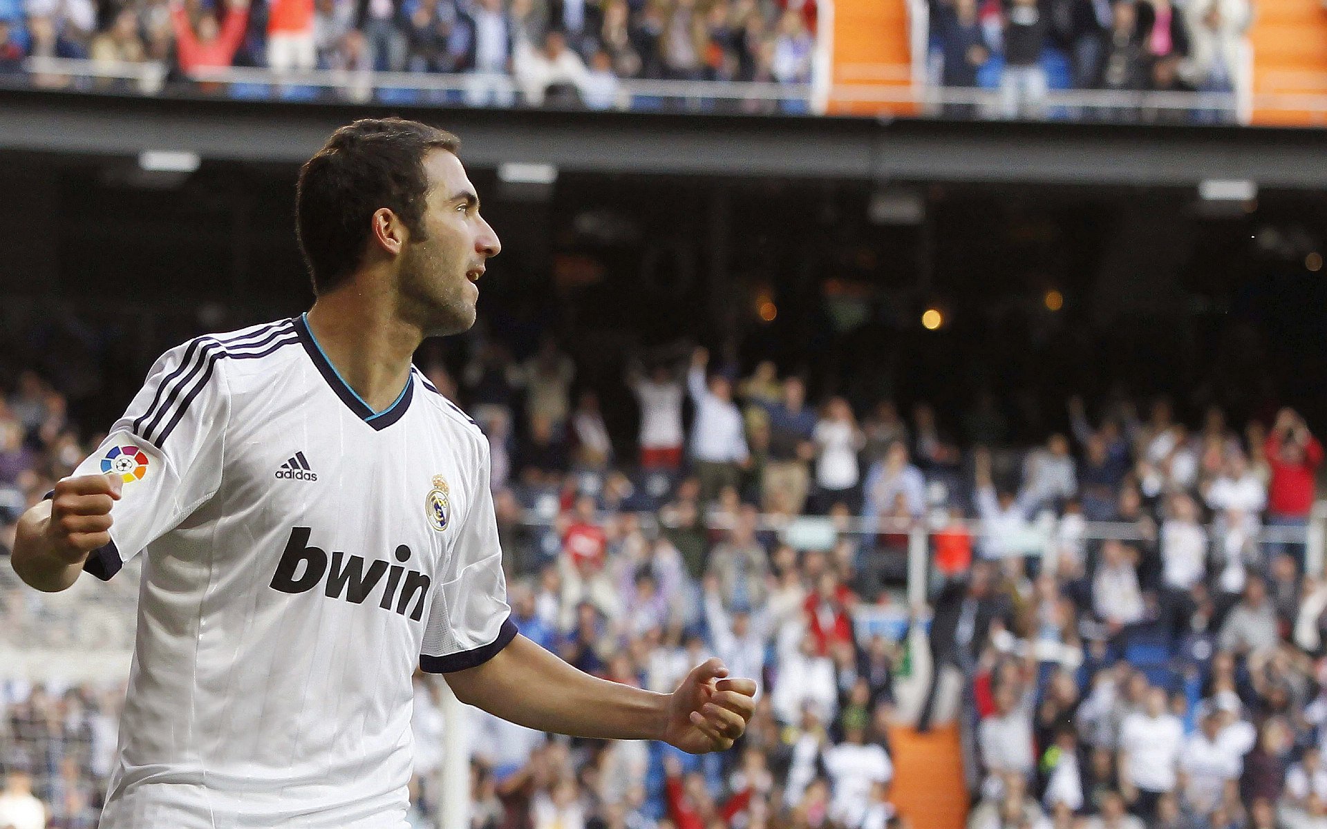 中国足球联赛上演精彩对决，胜负悬殊，中国足球对抗赛